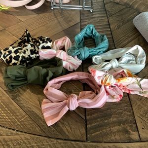 7 Lou Lou and Co. bows